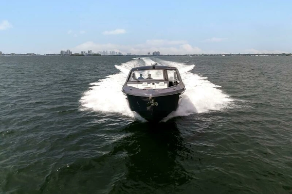 2023 Cruisers Yachts 42