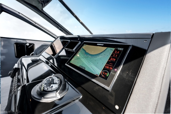 2023 Cruisers Yachts 42