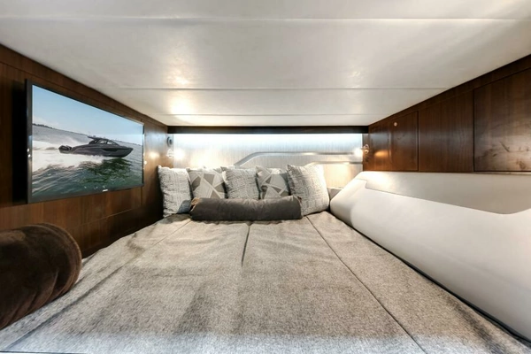 2023 Cruisers Yachts 42