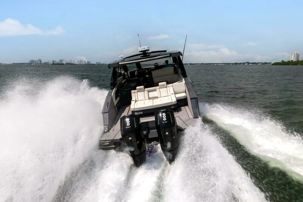 2023 Cruisers Yachts 42