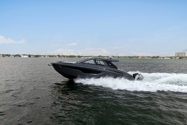 2023 Cruisers Yachts 42