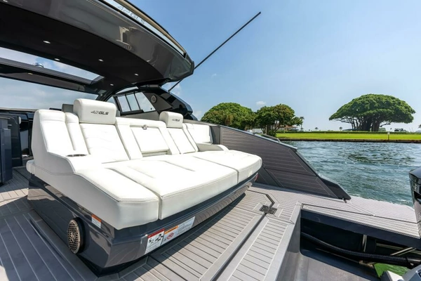 2023 Cruisers Yachts 42
