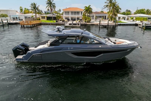 2023 Cruisers Yachts 42