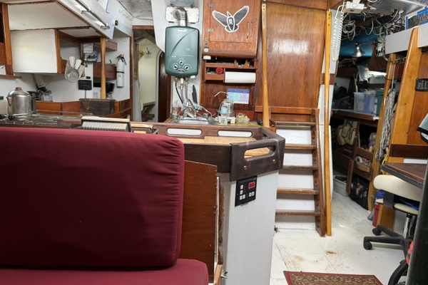 44ft Bruce Roberts Yacht For Sale
