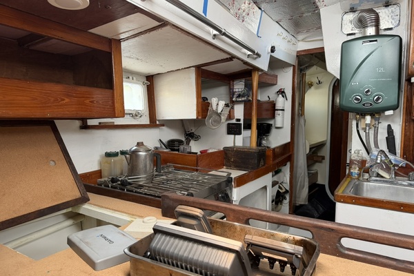 44ft Bruce Roberts Yacht For Sale