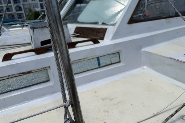 44ft Bruce Roberts Yacht For Sale