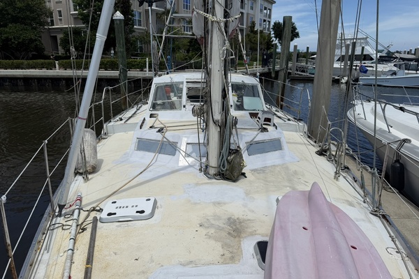 44ft Bruce Roberts Yacht For Sale
