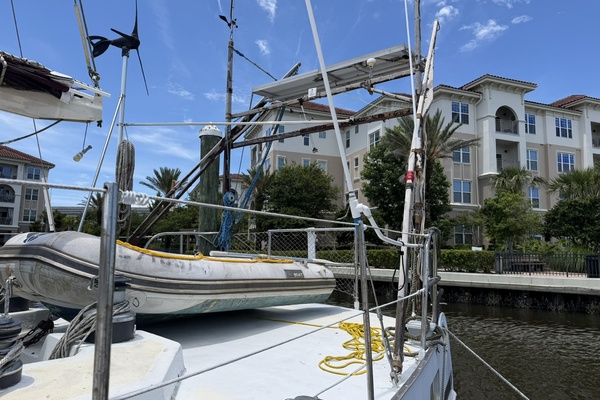 44ft Bruce Roberts Yacht For Sale