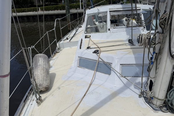 44ft Bruce Roberts Yacht For Sale