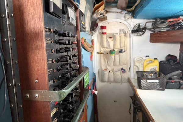 44ft Bruce Roberts Yacht For Sale
