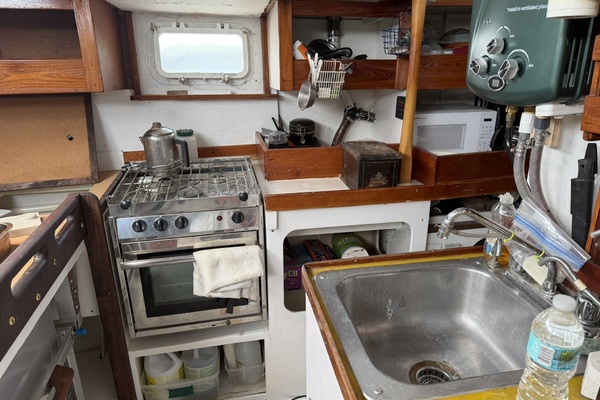 44ft Bruce Roberts Yacht For Sale