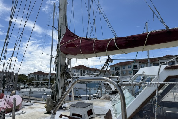 44ft Bruce Roberts Yacht For Sale