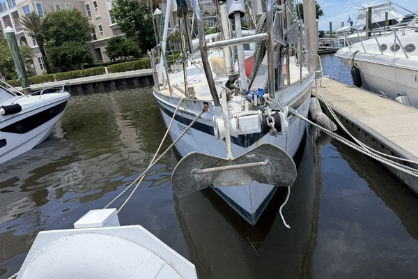 44ft Bruce Roberts Yacht For Sale