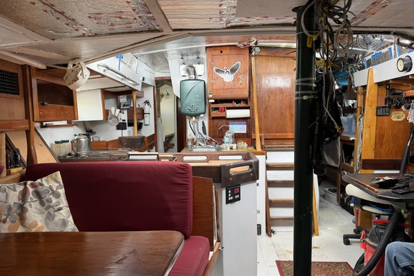 44ft Bruce Roberts Yacht For Sale