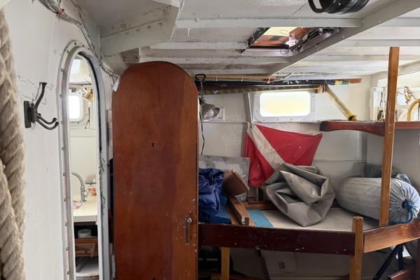 44ft Bruce Roberts Yacht For Sale