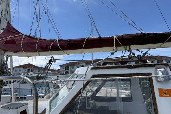 44ft Bruce Roberts Yacht For Sale