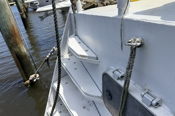 44ft Bruce Roberts Yacht For Sale