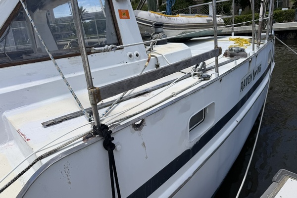 44ft Bruce Roberts Yacht For Sale