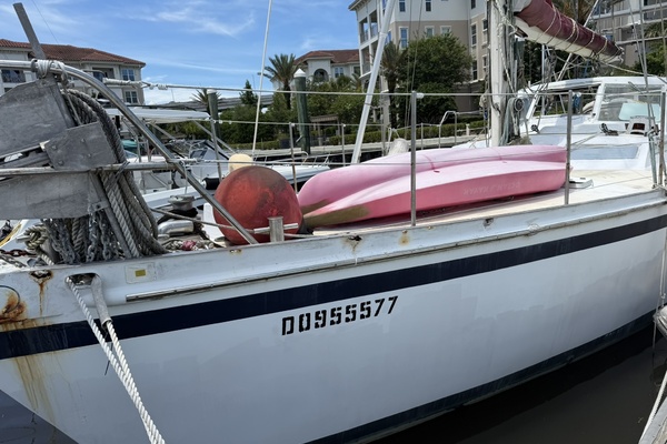 44ft Bruce Roberts Yacht For Sale