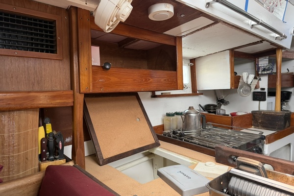 44ft Bruce Roberts Yacht For Sale