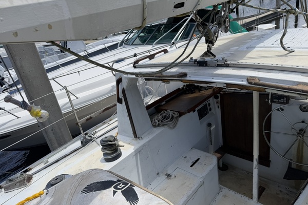 44ft Bruce Roberts Yacht For Sale