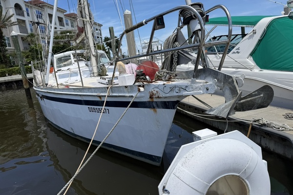 44ft Bruce Roberts Yacht For Sale