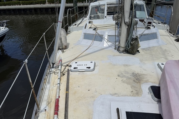 44ft Bruce Roberts Yacht For Sale