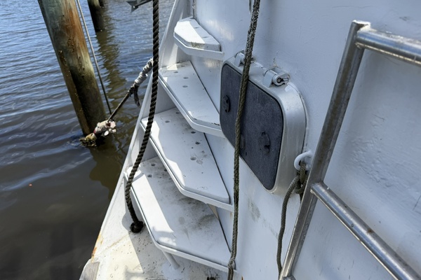 44ft Bruce Roberts Yacht For Sale