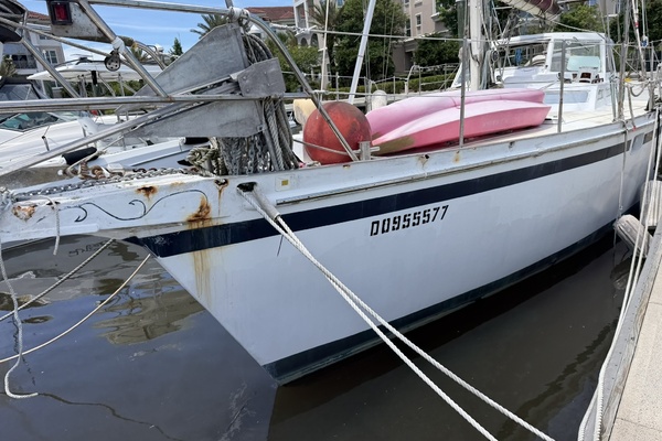 44ft Bruce Roberts Yacht For Sale