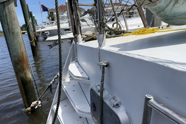 44ft Bruce Roberts Yacht For Sale