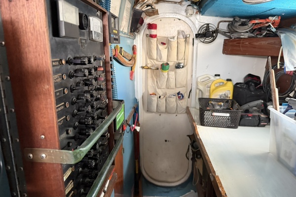 44ft Bruce Roberts Yacht For Sale