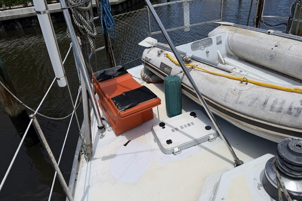 44ft Bruce Roberts Yacht For Sale