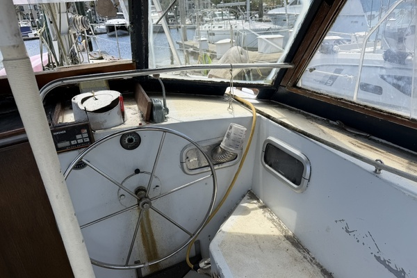 44ft Bruce Roberts Yacht For Sale