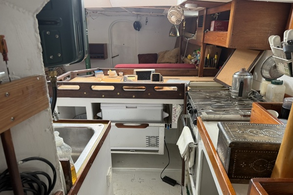 44ft Bruce Roberts Yacht For Sale