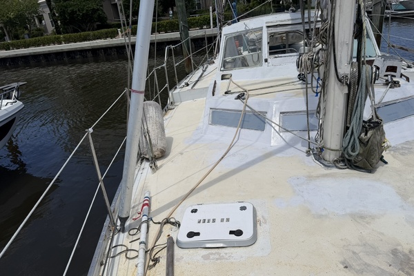 44ft Bruce Roberts Yacht For Sale