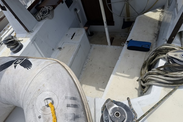 44ft Bruce Roberts Yacht For Sale