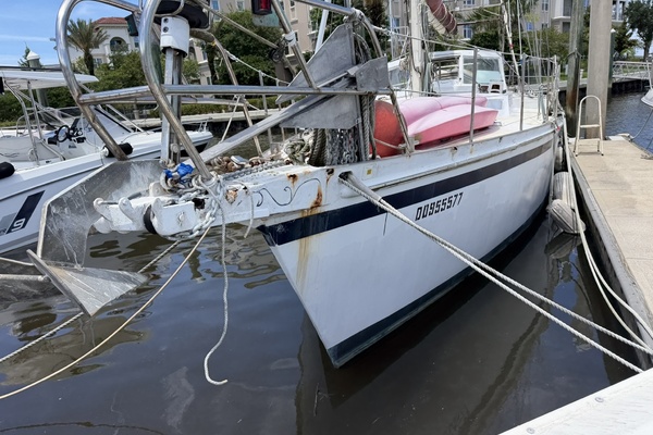 44ft Bruce Roberts Yacht For Sale