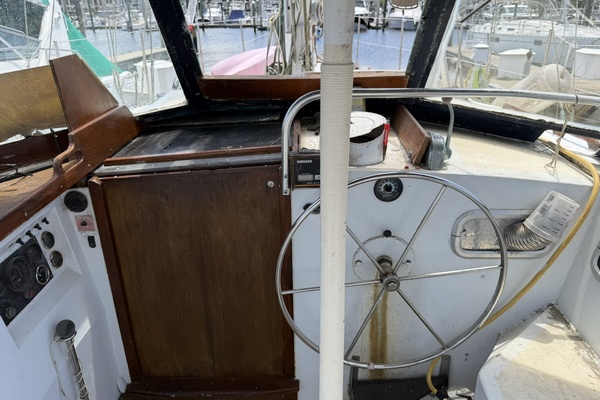44ft Bruce Roberts Yacht For Sale