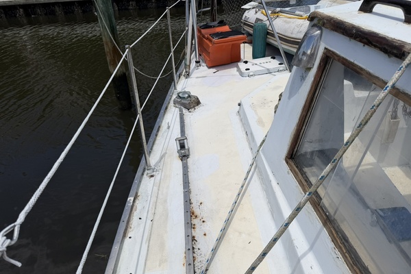 44ft Bruce Roberts Yacht For Sale