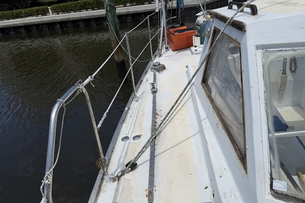 44ft Bruce Roberts Yacht For Sale