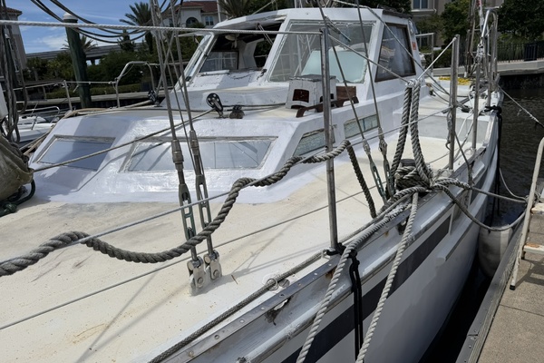 44ft Bruce Roberts Yacht For Sale