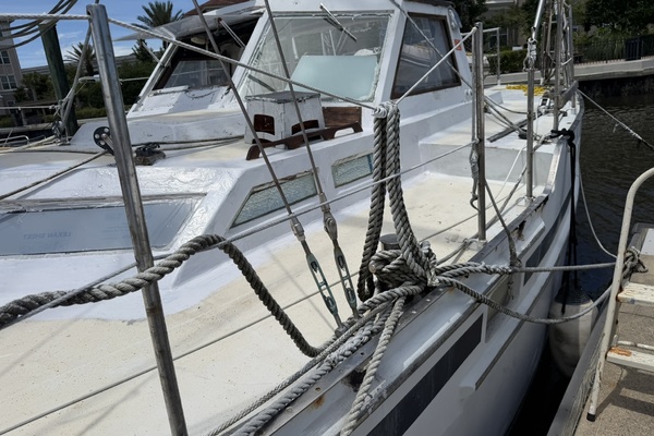 44ft Bruce Roberts Yacht For Sale