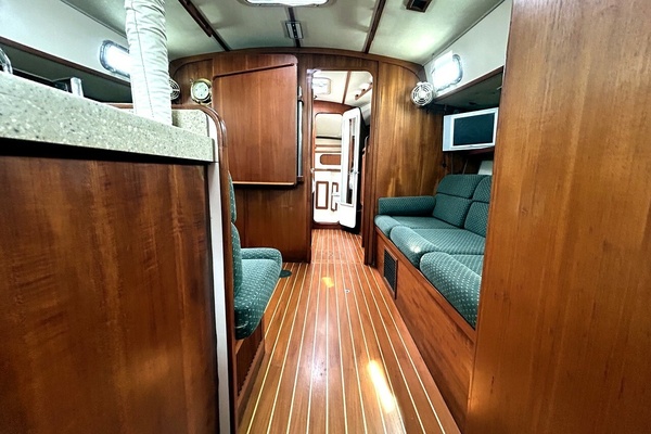 Free d Spirit 40ft Caliber Yacht For Sale