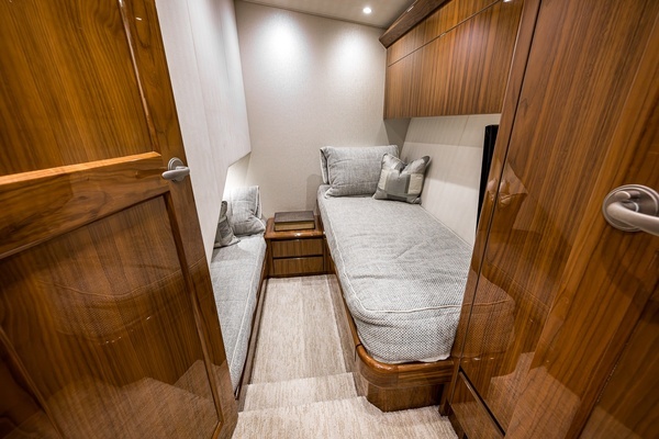 2017 Viking 62
