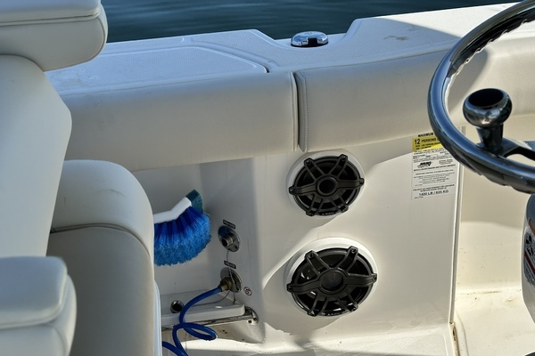 2024 Boston Whaler 25