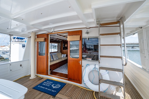 GRACE FULL LIVING 48ft Kadey Krogen Yacht For Sale