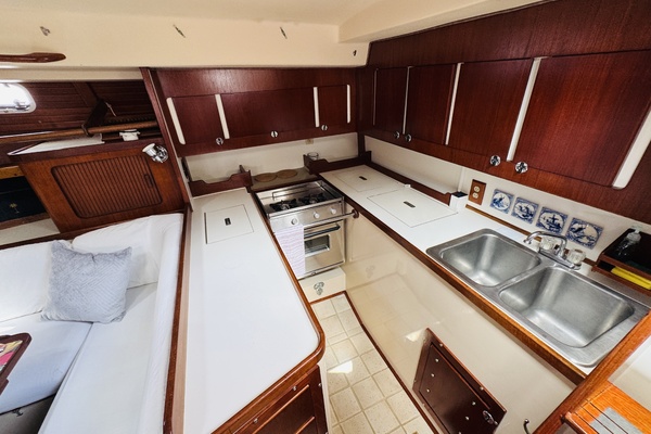 Music II 41ft Catalina Morgan Yacht For Sale