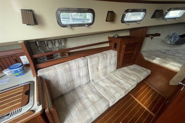 Bermuda Shorts 27ft Island Packet Yacht For Sale