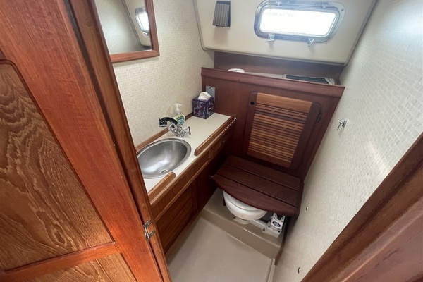 Bermuda Shorts 27ft Island Packet Yacht For Sale