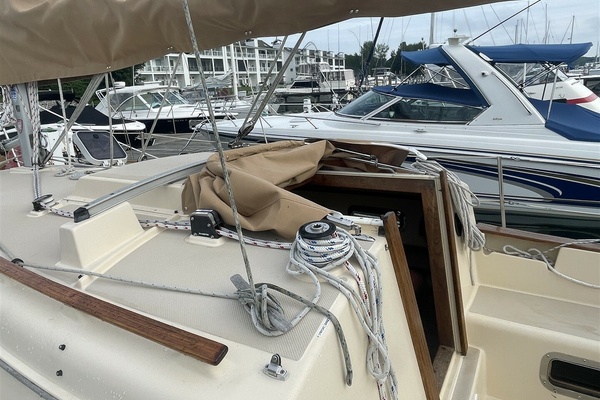 Bermuda Shorts 27ft Island Packet Yacht For Sale